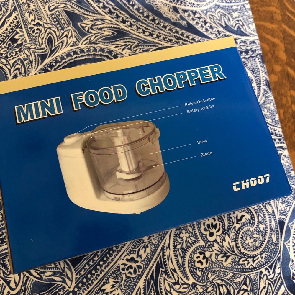 NEW! Mini 🥕Food Chopper🫑  - White - Picture 2 of 6